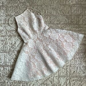Windsor White Lace with coral/nude Lining Cocktail Prom Formal Dress XS